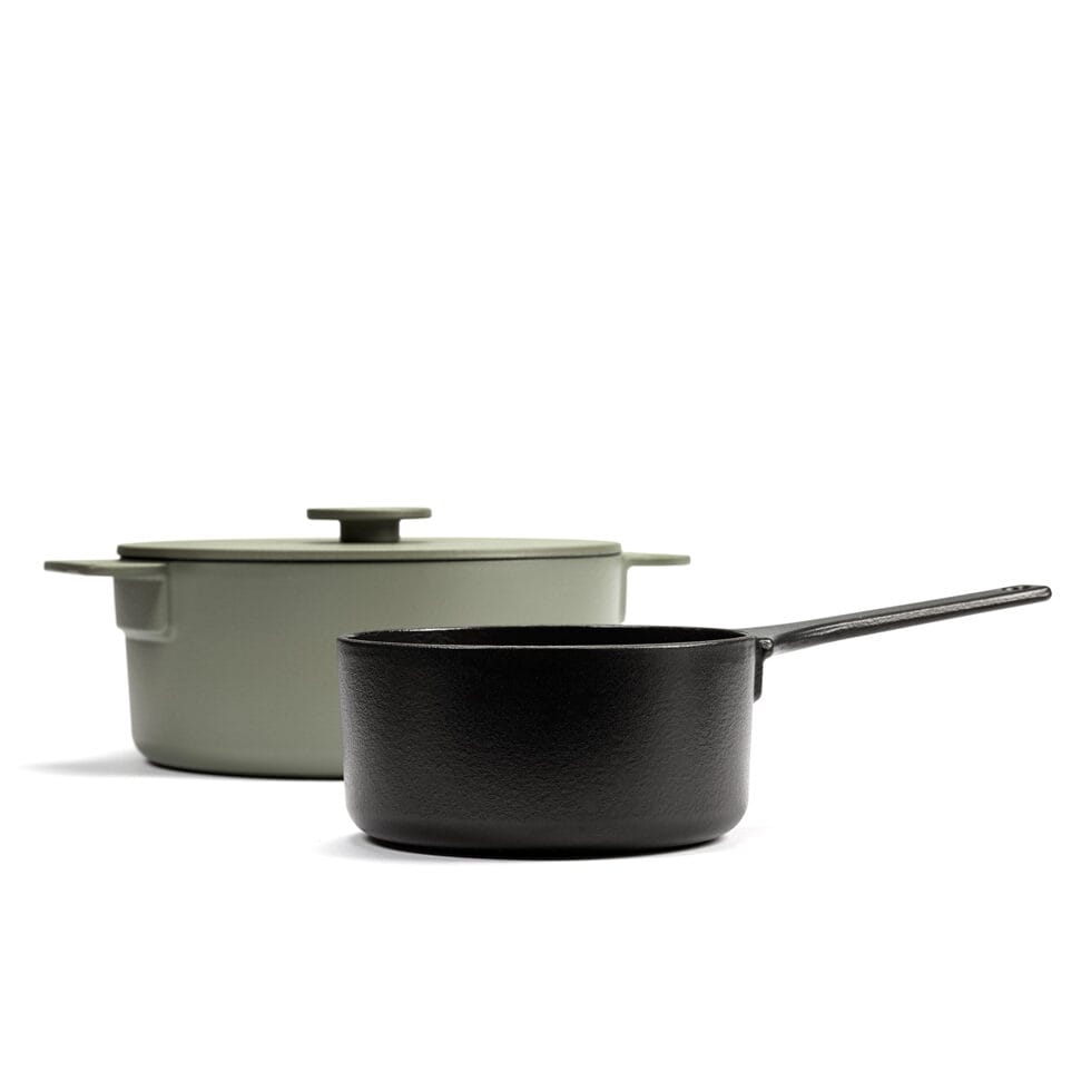 Cast iron cooking pot
black 23 cm / 3 lt 
