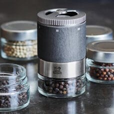 Pepper mill with glass jar
Mill & 3 glasses 