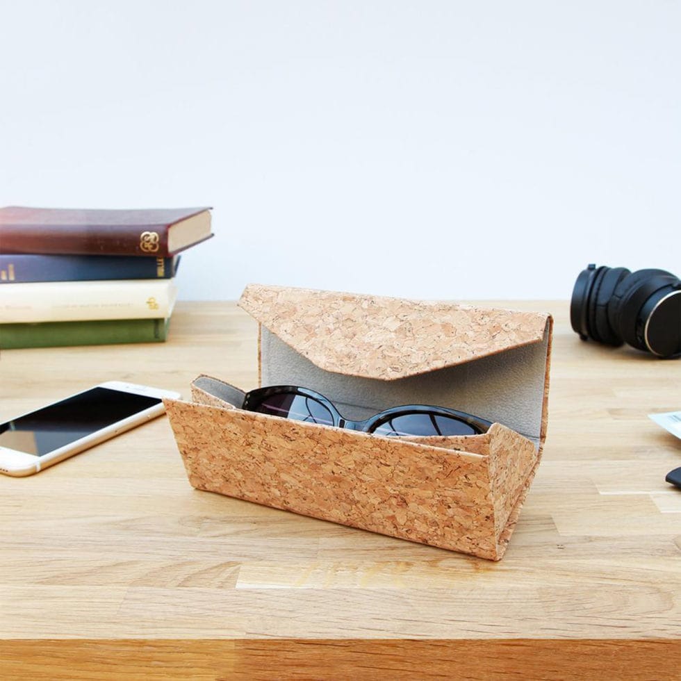 Foldable spectacle case cork 