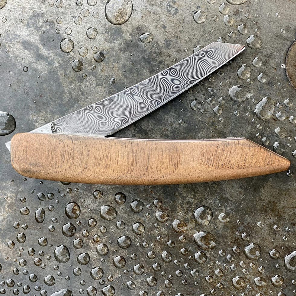 Pocket/Steak Knife Damascus,
Walnut handle 