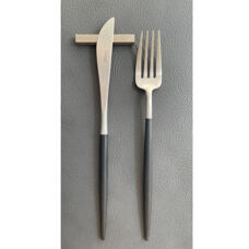 Banc de couteaux argent 