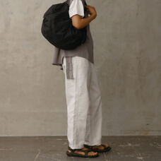Folding bag with fastener
black 