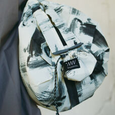 Folding bag with closure
White Brich 
