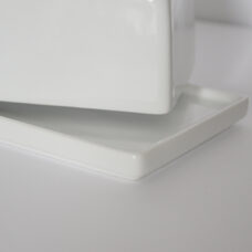 Butter dish
Porcelain 