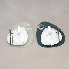 Placemat
dark green/light green curve 37x44 