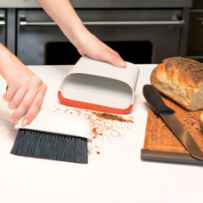 OXO
Kehrschaufel mit Besen, klein 