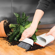 OXO
Kehrschaufel mit Besen, klein 