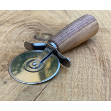 Pizzaschneider
mit Holzgriff 