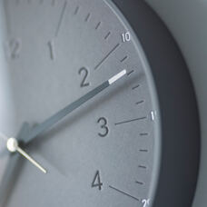 Wanduhr Essent mit Ziffern
grau 