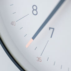 Wanduhr Essent mit Ziffern
weiss 