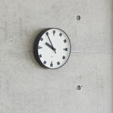 Wanduhr Riki Hibya
weiss 