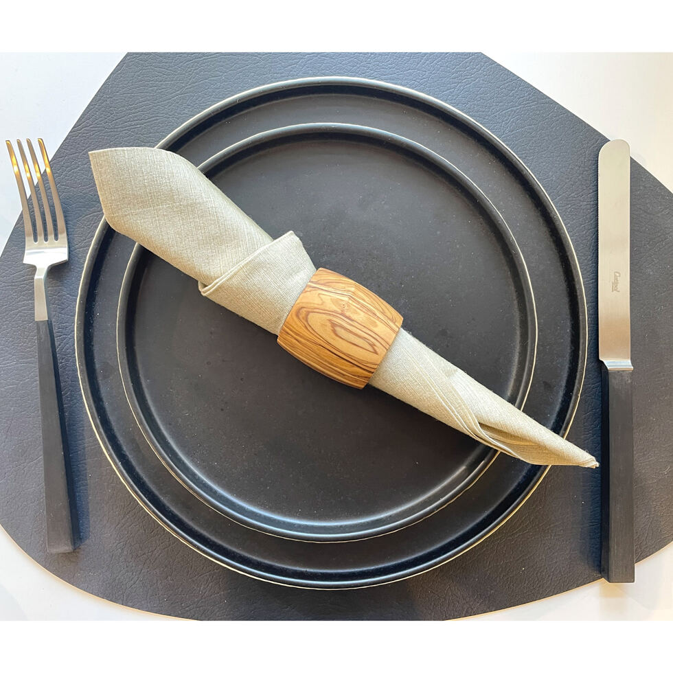 Napkin ring set of 4
Olive wood 