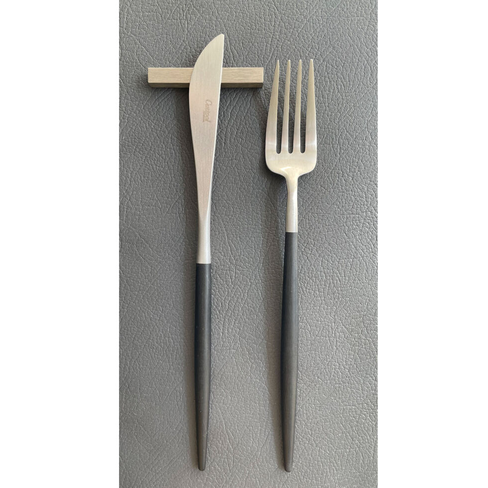 Banc de couteaux argent 