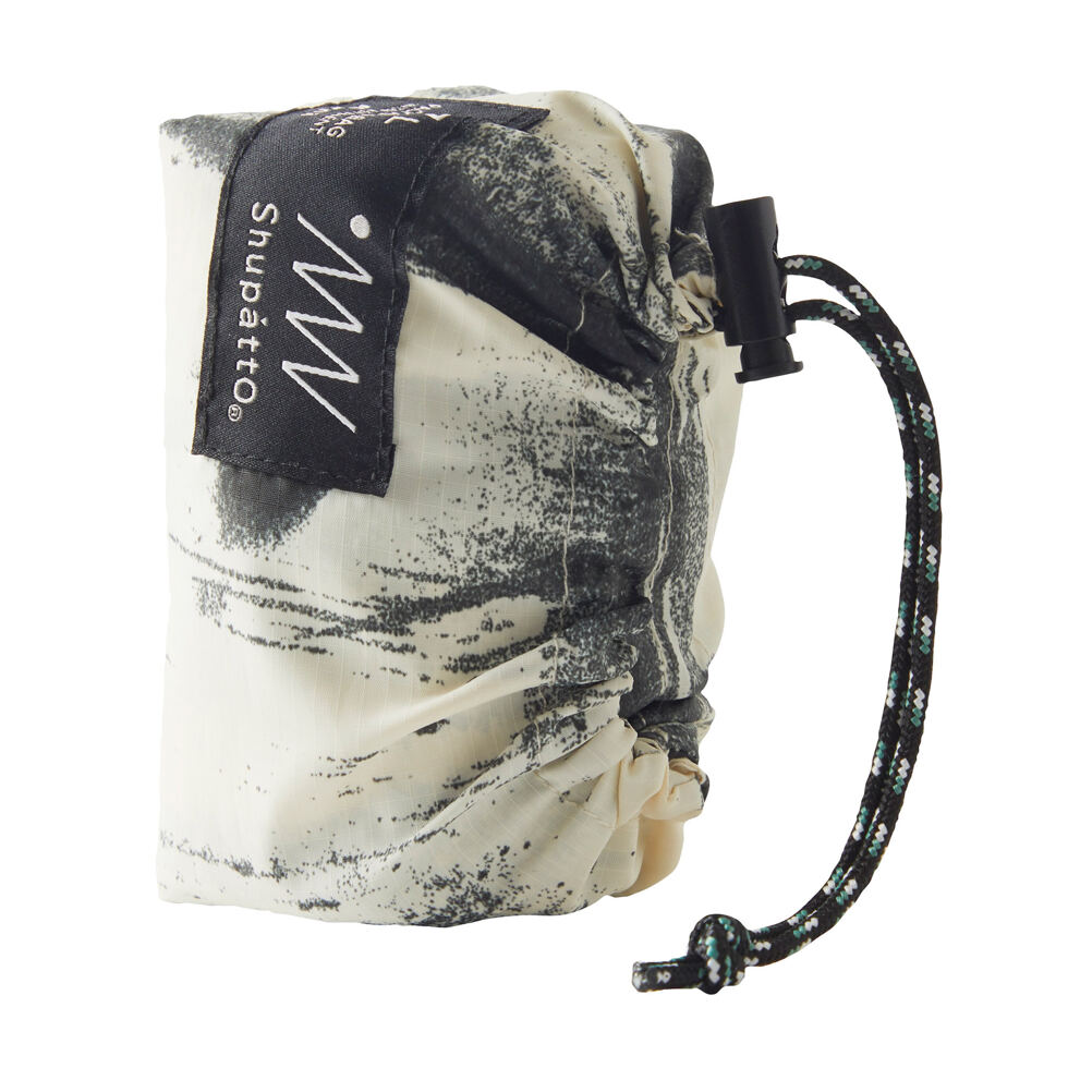 Folding bag with closure
White Brich 