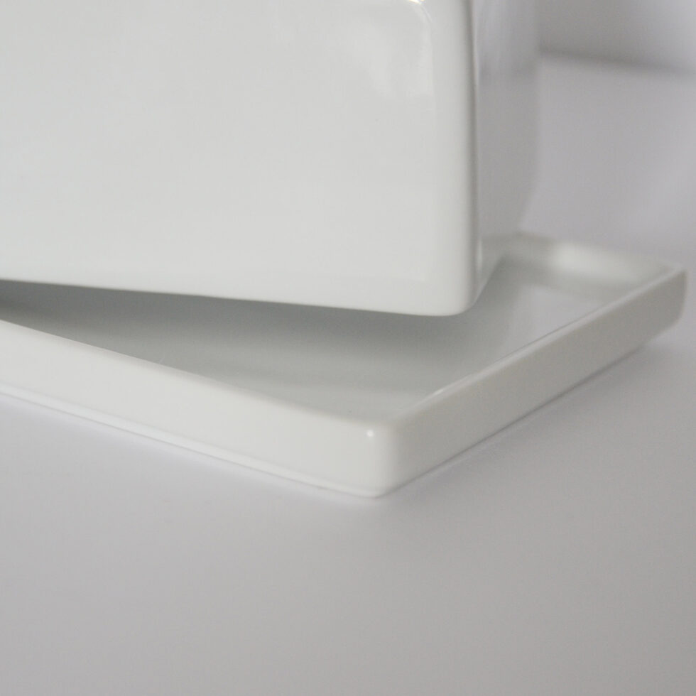Butter dish
Porcelain 
