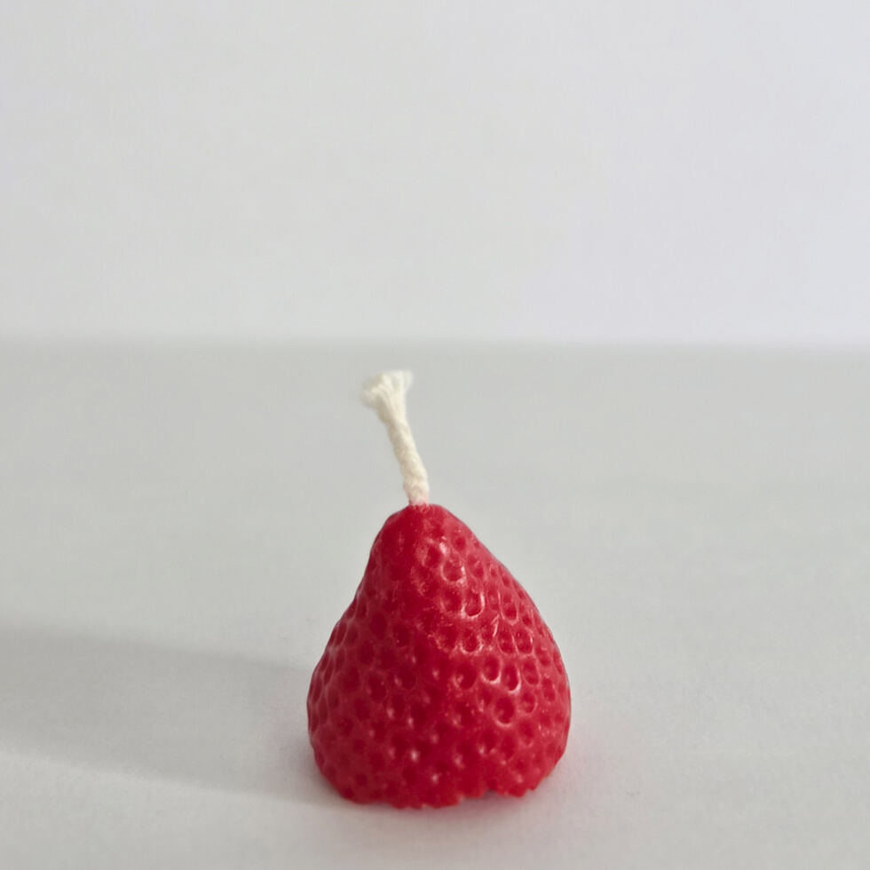 Strawberry candle small 