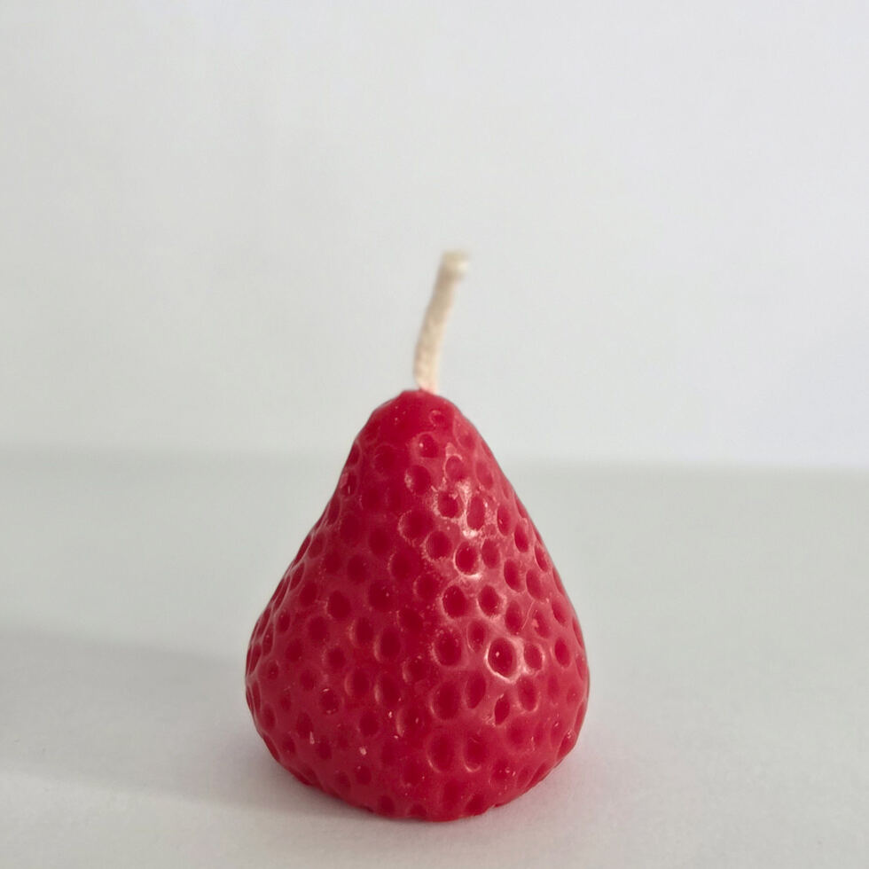 Strawberry candle medium 