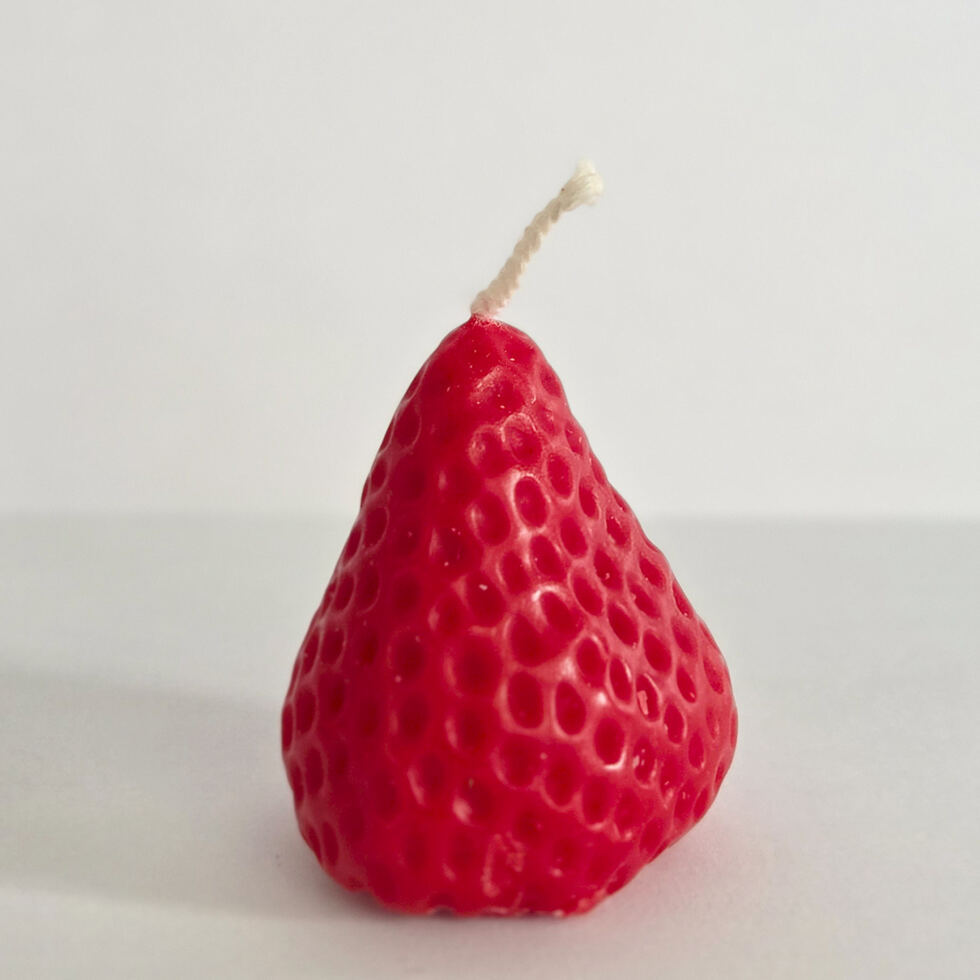 Strawberry candle large 