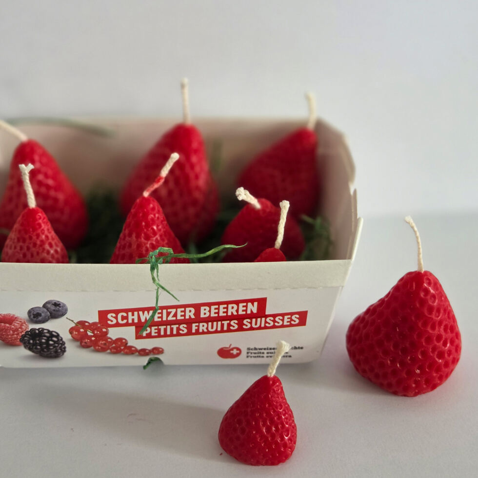 Strawberry candle large 