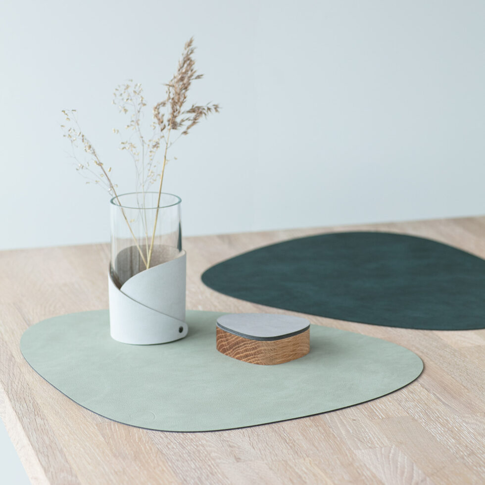 Placemat
dark green/light green curve 37x44 