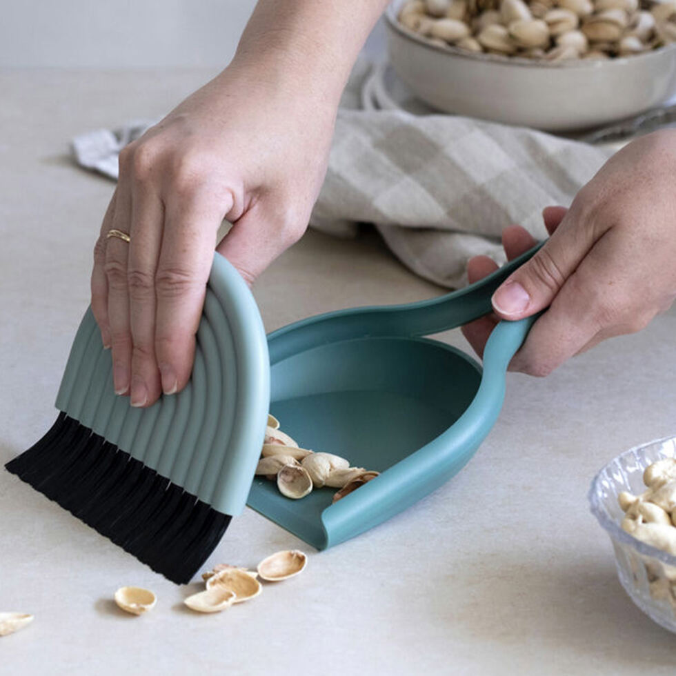 Kehrschaufel mit Besen
grün 