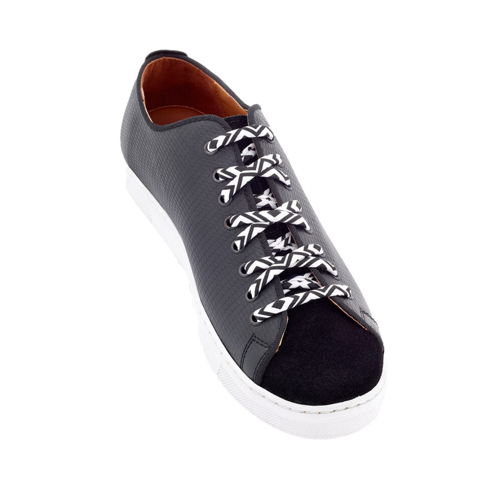 Shoelace square b/w
90 cm Shoelace square b/w
90 cm
