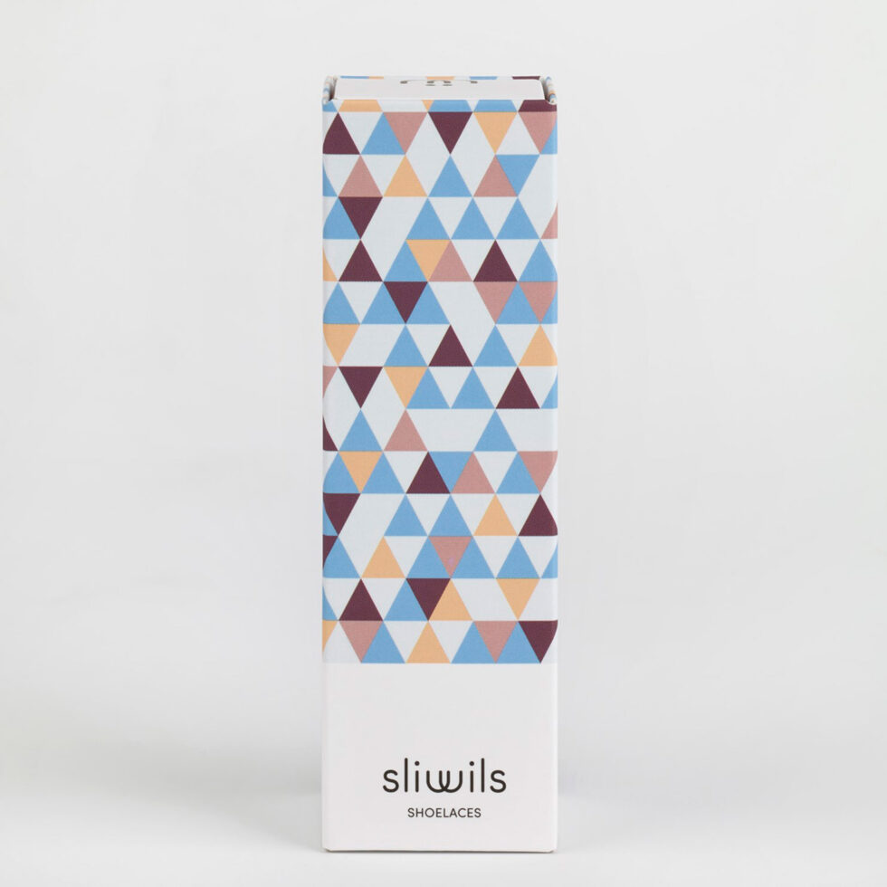 Shoelace triangles b/w
90 cm 