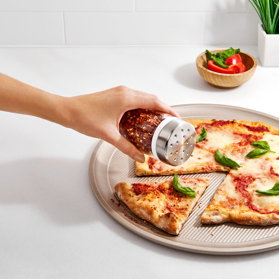 Adjustable spice shaker 