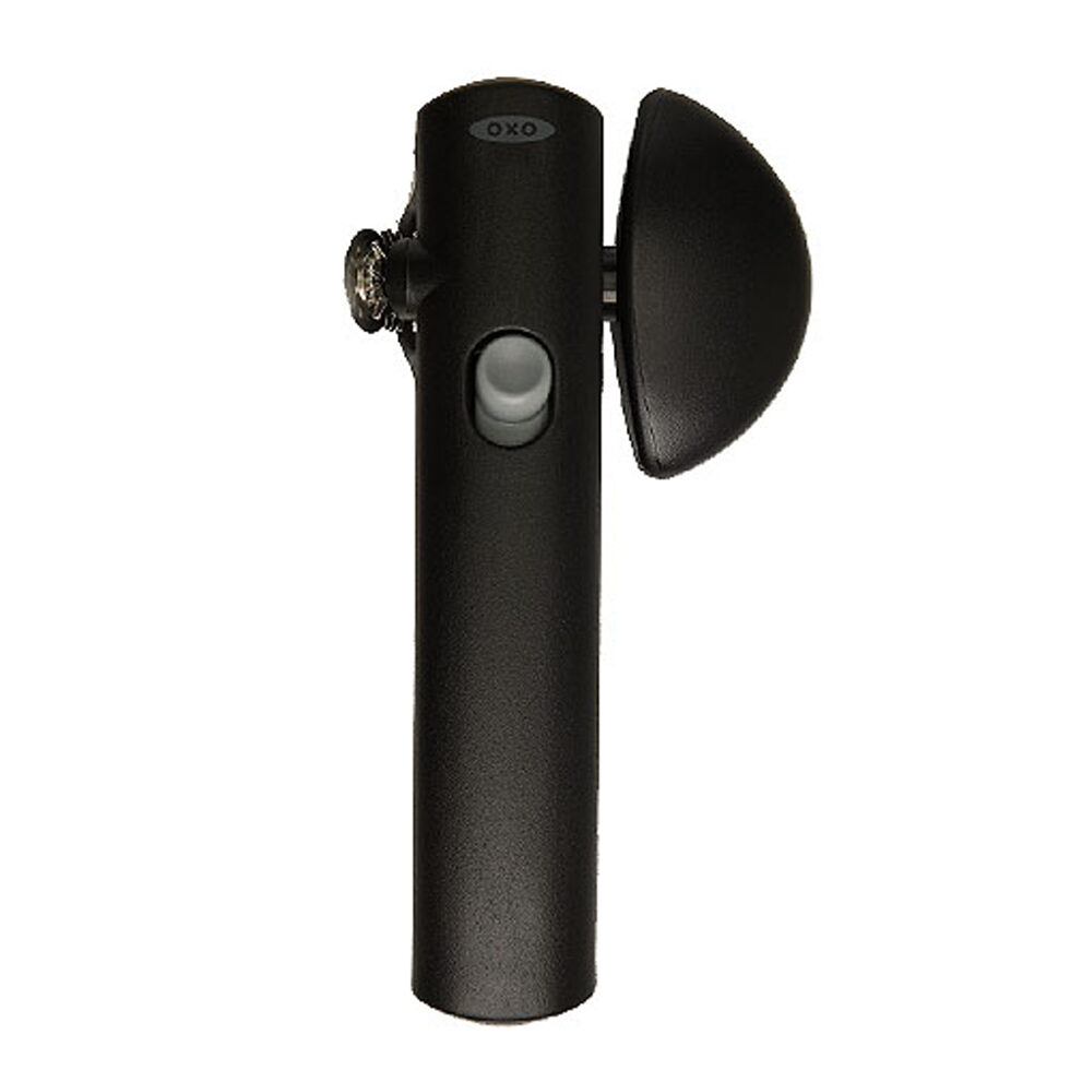 Can opener with snap closure 