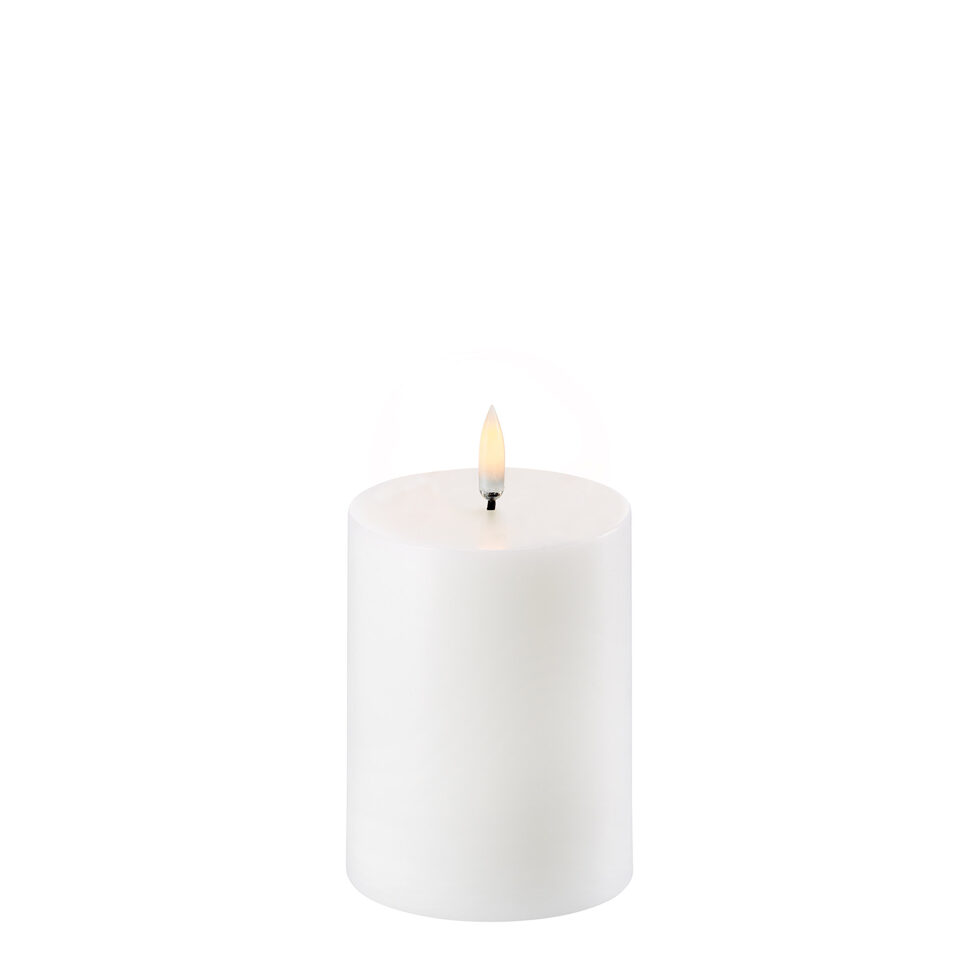 LED candle white
10 cm LED candle white
10 cm