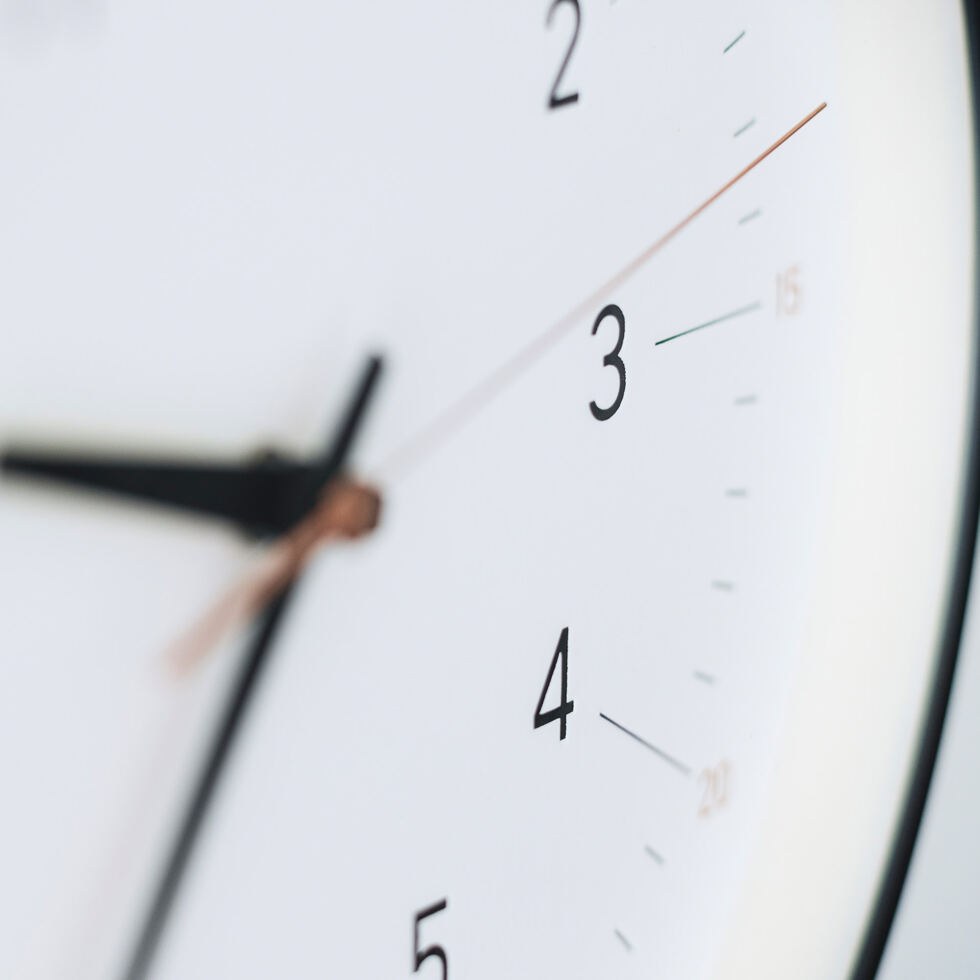 Wanduhr Essent mit Ziffern
weiss 