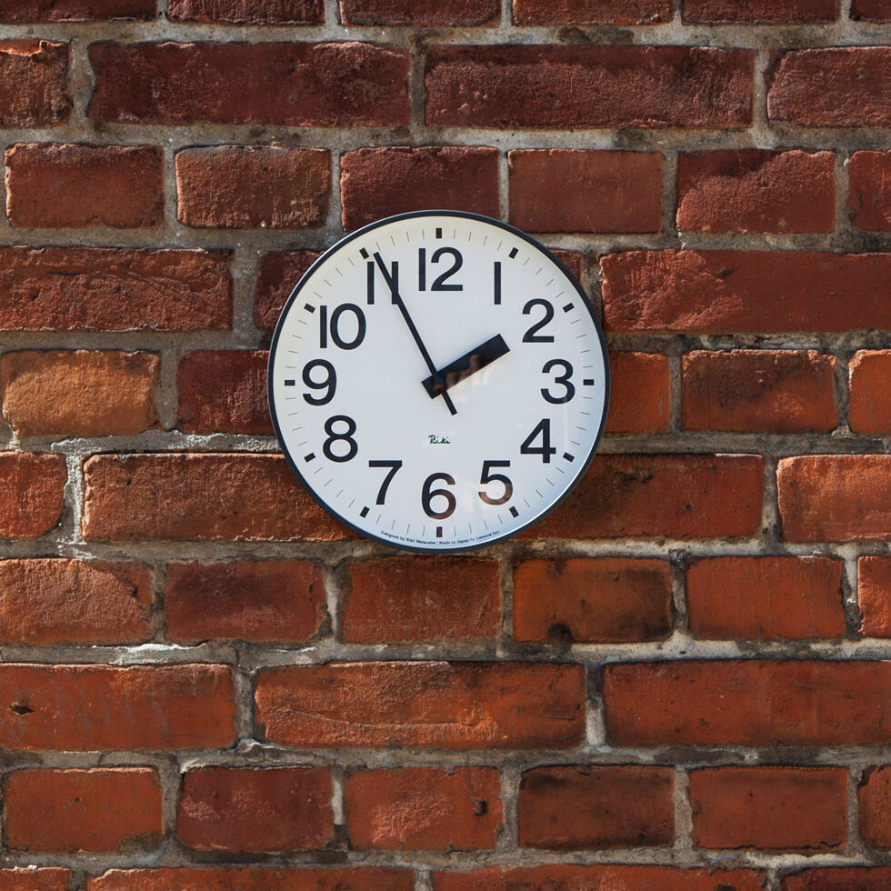 Wanduhr Riki Ziffern
weiss 